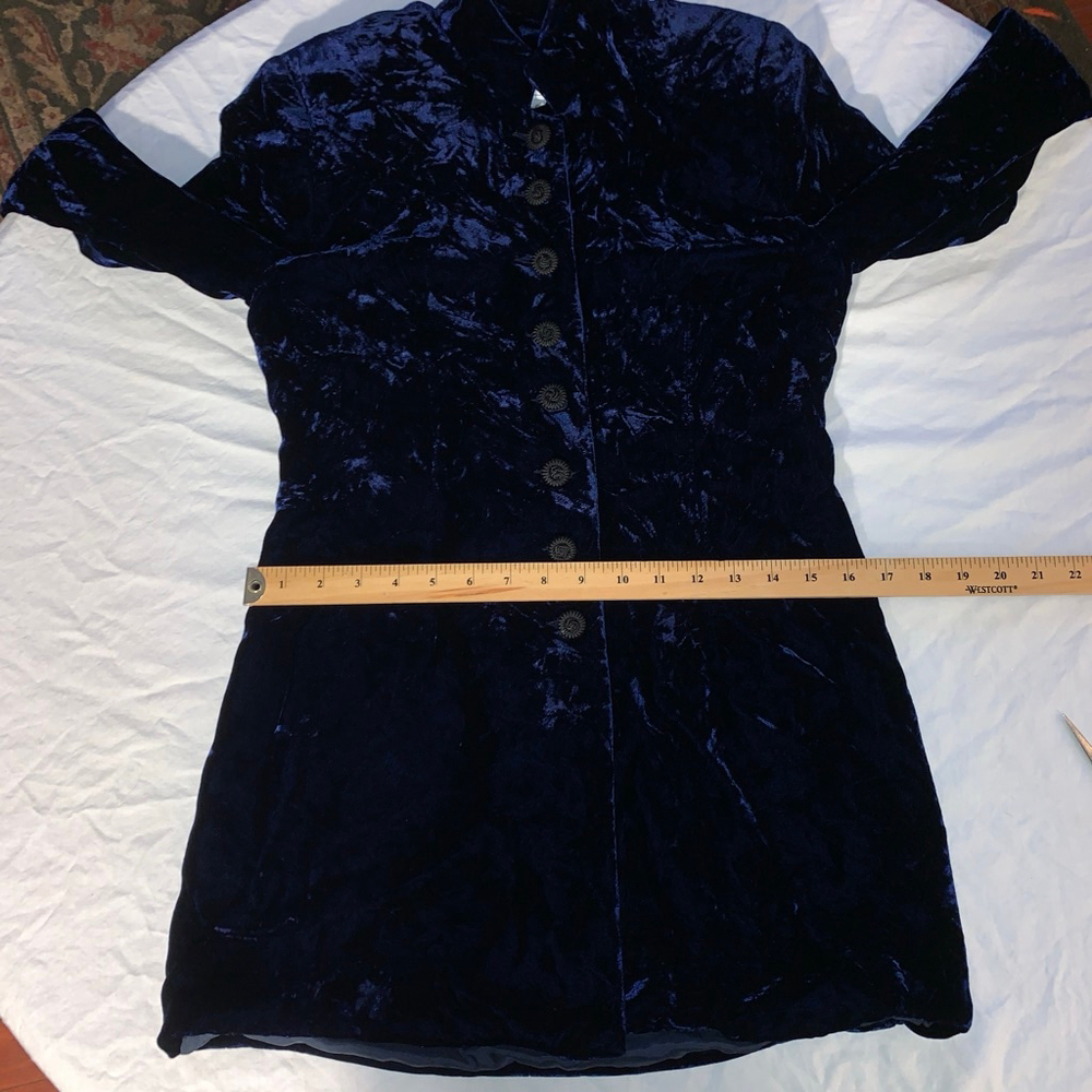 Elegant Velvet Blazer in Deep Blue - Picture 7 of 8
